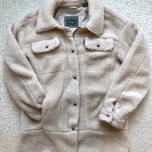 LEVI’S OVERSIZED SHERPA TRUCKER JACKET